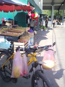 Небольшой рынок в Симферополе.