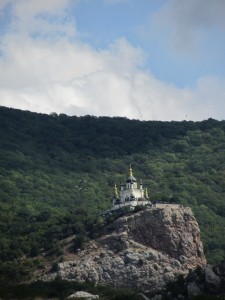 Церковь Воскресения Христова на горе в Крыму.