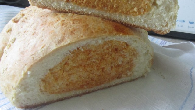 Фото-рецепт двухцветного хлеба на кислом молоке с паприкой