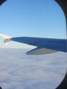 самолет над облаками, красивый вид из самолета