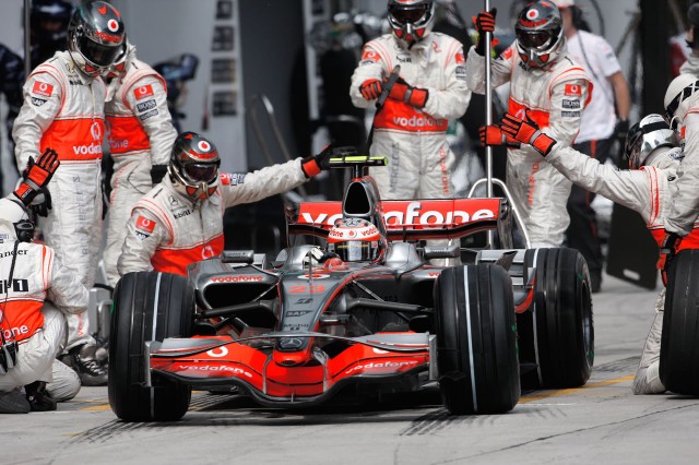 Брюс МакЛарен и создание команды, История команды McLaren, История создания первых серийных автомобилей Макларен, 